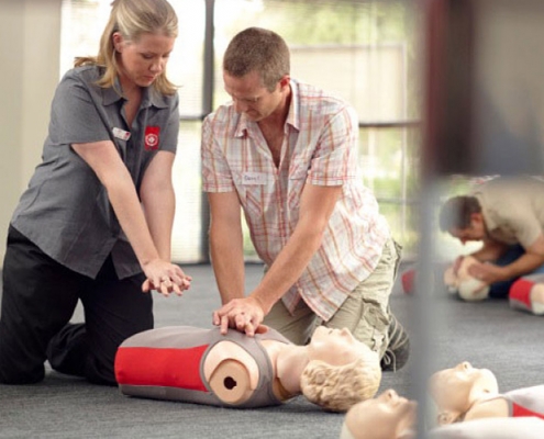 Emergency-Training-First-Aid-Training-in-Virtual-Reality-495x400